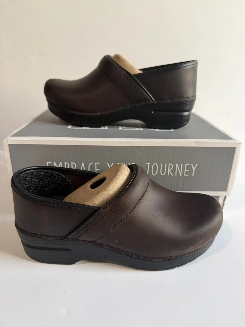 Dansko Professional Leather Clogs Women Neutrals BROWN OILED Sz 35 4.5-5 NEW